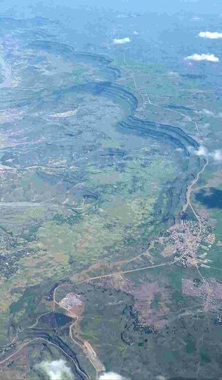 hier sieht man schön wie die Hochebene steil nach unten weg geht