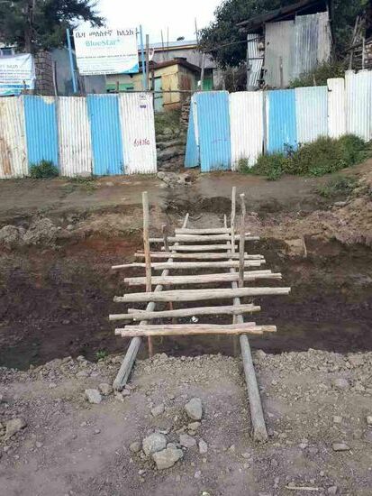 Eingang zu ner Art Krankenstation.... sehr gefährliche Brücke!