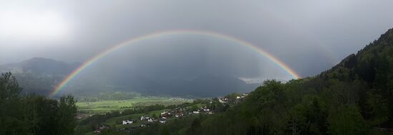 Aussicht von meinem Haus ins Tal! - aber das Foto ist schon älter! Fand nur es passt grad als Eröffnungsbild, da ich ja echt an einem wunderschönen Ort wohne!!