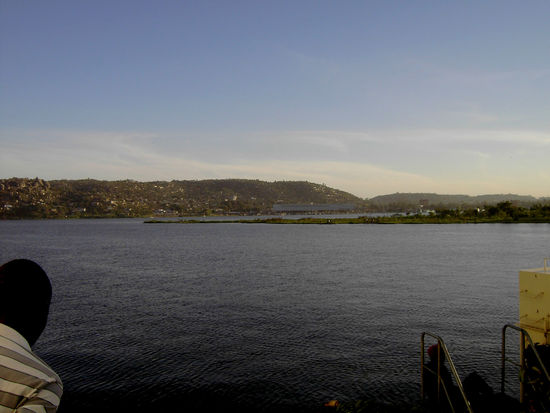 andere Seite von Mwanza (Mwanza liegt an einer Bucht)