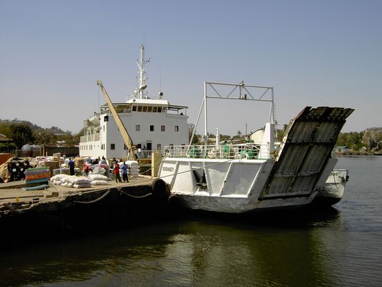 Fähre (Serengeti) im Hafen von Mwanza