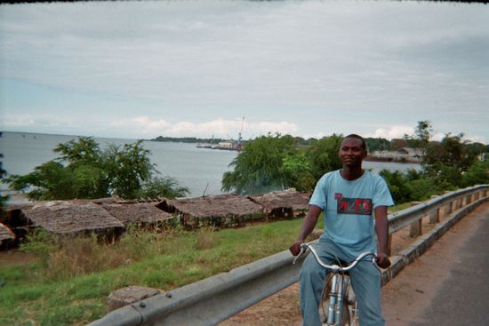 Victor an der Küste in Tanga