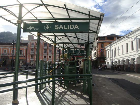 Die Trolebusse haben wunderschöne grün angestrichene Haltestellen
Eine Fahrt 25 Centavos