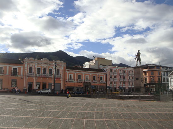 Quito hat herrlich grosse Plätze und kleine ruhige Gassen zu bieten