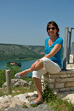 Claudia, im Hintergrund die Klosterinsel