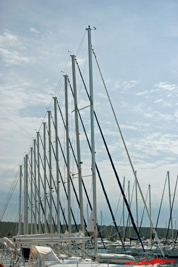 Parade der Segelschiffe in der Marina