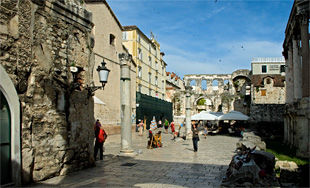 Poljana Jelene Platz