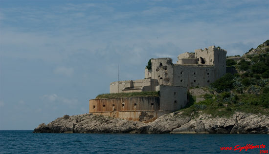 Kroatische Burg am Eingang zur Bucht von Kotor. Dies ist der südlichste Zipfel der kroatischen Republik.