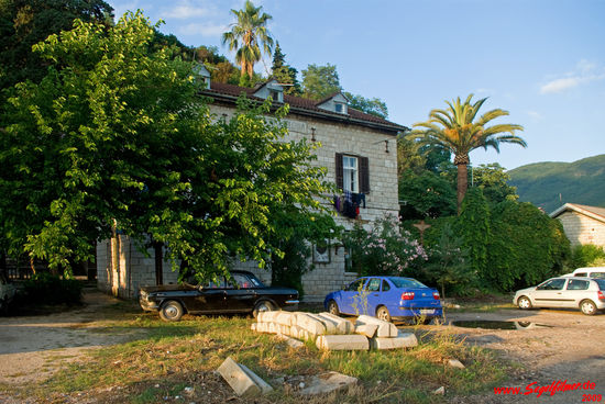 Das Gebäude des Hafenkapitäns. Es befindet sich etwa hundert Meter vom Polizeicontainer entfernt.