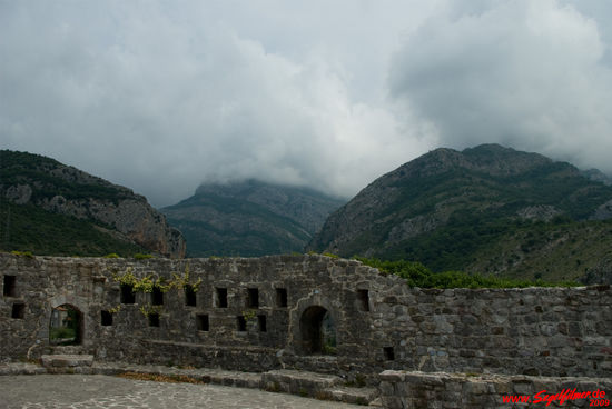 Blick von der Zitadelle ins Rumija Gebirge