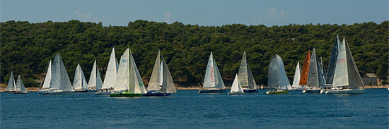 Zur Ablenkung: Start einer jährlichen Segelregatta in Mali Losinj