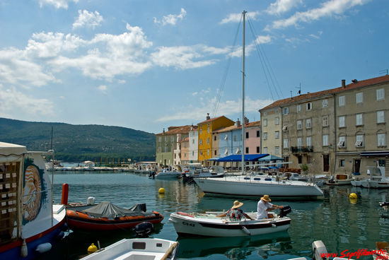 Im Innenhafen von Cres