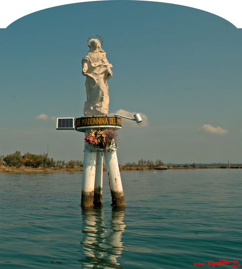 Marienstatue in der Einfahrt nach Grado: bis in die Lagune hat sie uns gut geführt