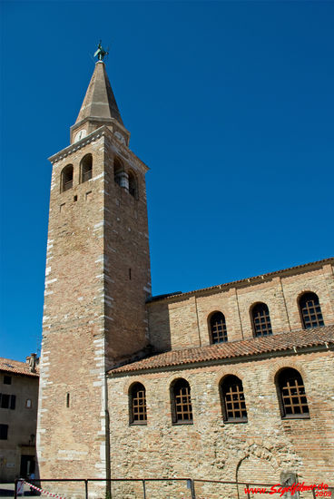 Die Basilika S. Eufemia (579 n.Chr). Der Dom ist das wichtigste Bauwerk in der Geschichte Grados. Der Markuskult fand gerade hier seine ersten Bekundungen und wurde später von der Republik Venedig geerbt.