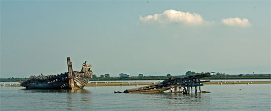 Schiffsgerippe auf der Sandbank