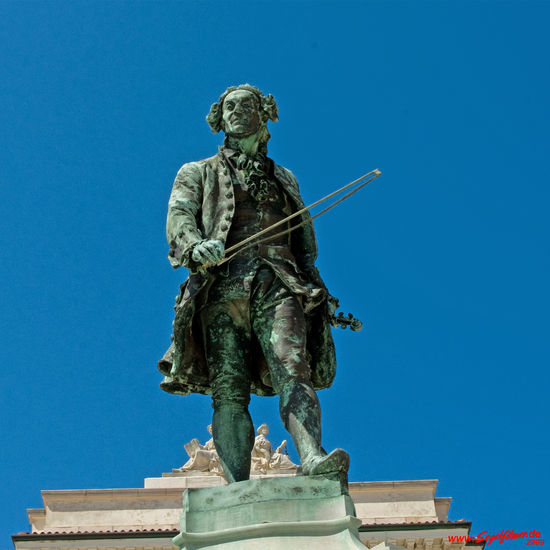 Statue Giuseppe Tartini.