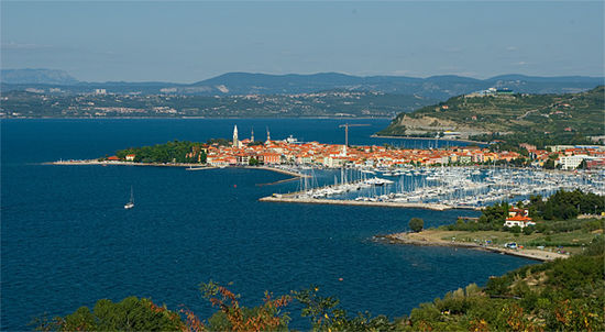Blick auf das Städtchen Izola