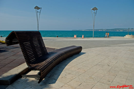 Kreative Bank in der Nähe des Yachthafens