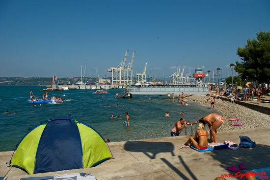 Badende vor den "Giraffen"