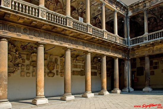 Innenhof des Universitäts-Hauptgebäudes (Palazzo del Bo)
