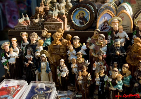 Der heilige Antonius als Andenken; hier hat er hunderte Brüder ...