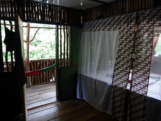 Zweites Zimmer mit Blick in den Jungel
rechts ist unser Ehebett zu sehen 