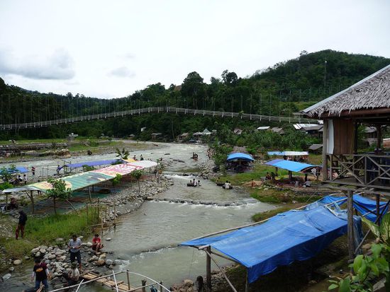 Dies ist Bukit Lawang
ganz hinten befindet sich das Jungle Inn