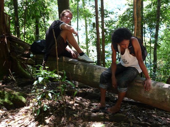 Pause nach einem der vielen aufstiege.
Wir waren schon nach einem halben Tag voll am Arsch