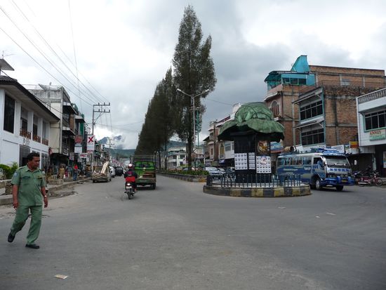 Das Kohldenkmal in Berastagi 