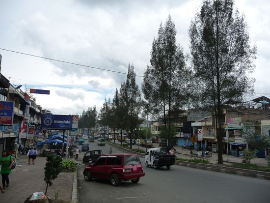 Hauptstrasse durch Berastagi