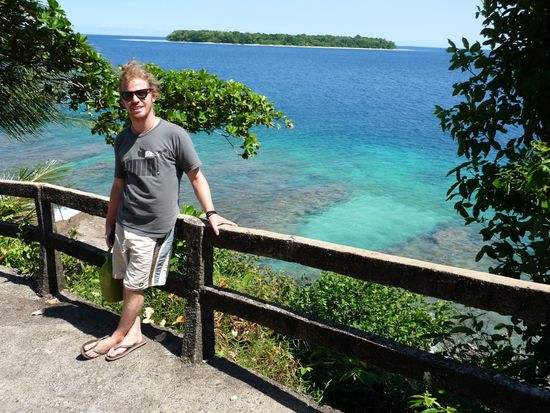 Auf der ersten Insel. Mann konnte auf einem Weg um die Insel laufen
