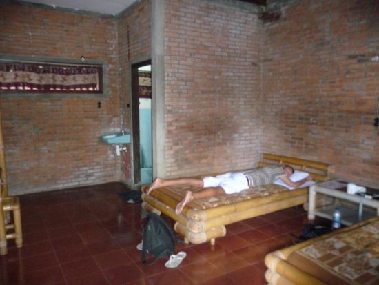 Und Innen
Diese Backsteinhoehle sieht jetzt zwar nicht so wahnsinnig aus, war aber angenehm kuehl!!!!