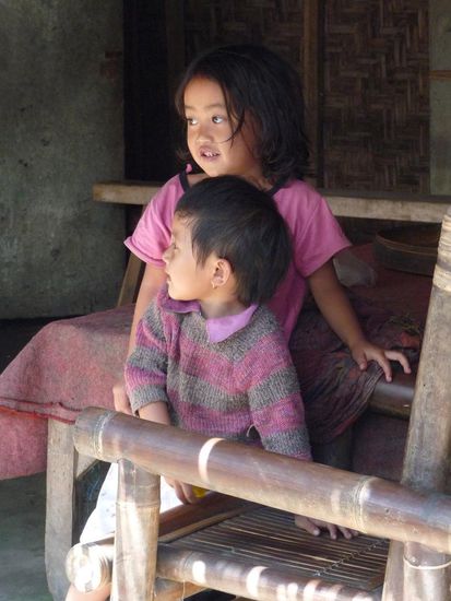 Kinder am Toristen beobachten