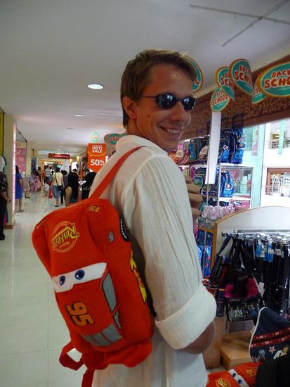 Weil wir sooooo viel eingekauft haben musste sich Stephan auch noch einen neuen Rucksack kauffen  Schoen oder???