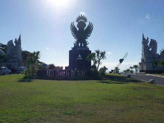 Das ist der Eingang zum Golfplatz
und dahinter liegt Dreamland