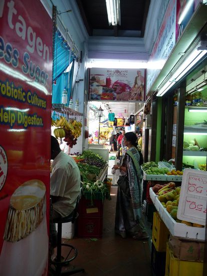 Ueberall wurden Gewuerze und Fruechte verkauft