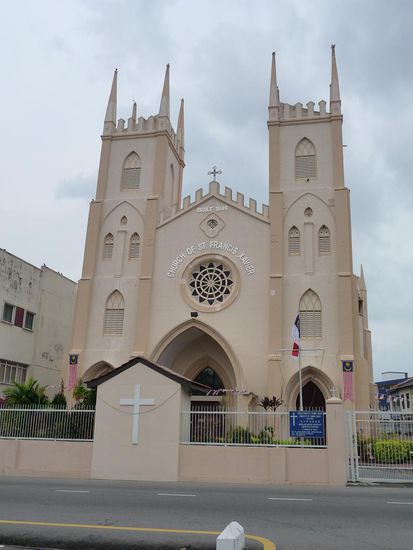 Und hier noch eine andere Kirche
wiederum mit Museum drinn 