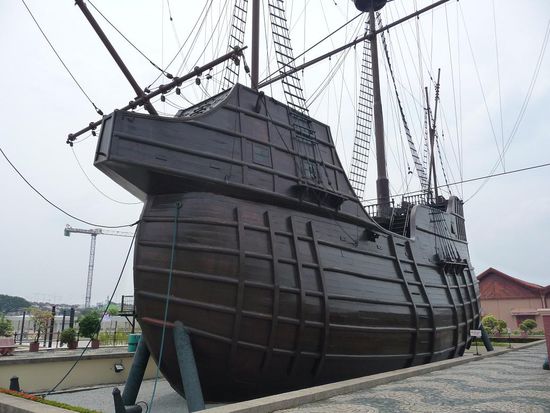 In diesem nachgebauten handelsschiff war das Museum untergebracht