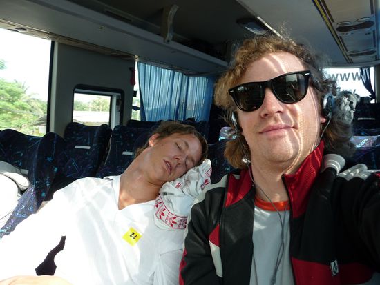 Stephan hat sich schon sehr gut ans reisen gewoehnt: Er kann immer und ueberall schlafen 