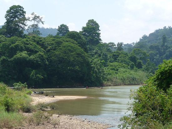 Diesen Fluss musste man ueberqueren um in den Park zu kommen