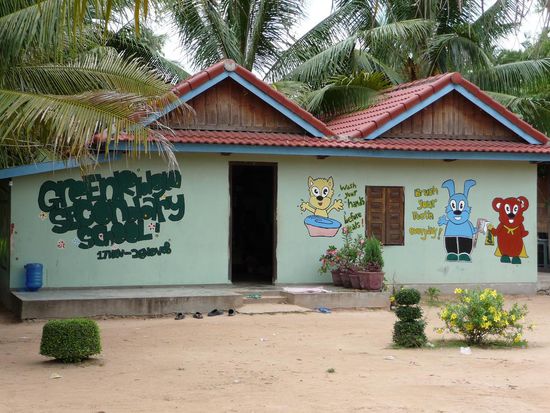 Einer der Schlafraeume, auch die Klassenzimmer wurden zum schlafen genutzt. Better gabs keine, jeder hatte einach eine kleine Matte