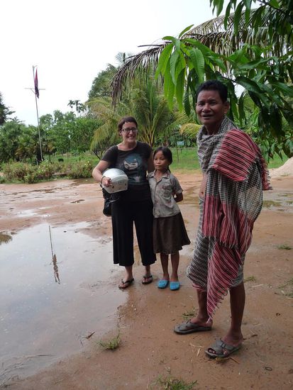 Dieser Herr hier ist der Chairman des Waisenhauses. Er hat 2006 begonnen erste Waisen bei sich aufzunehmen. Mittlerweile hat er 49 "Kinder"!!!!!!