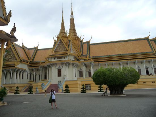 Dies war das groesste. Es hatte einen riesigen Tron im inneren.
Leider war Fotogarafieren im inneren nicht erlaubt