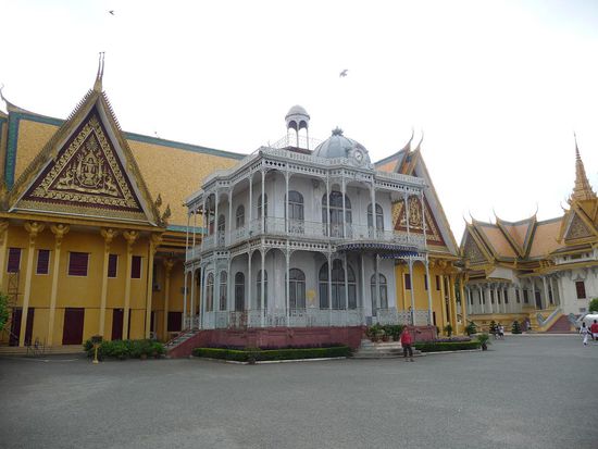 Das Napoleonhaus
Ich nehme an dass er mal hier war??? Ich fand aber nicht heraus was es mit diesem, irgendwie nicht zu den anderen Gebaeuden passenden Haus, auf sich hatte.