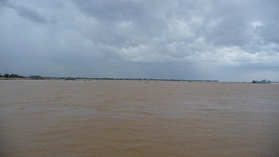 Hier treffen die Fluesse Tonle Sap und Tonle Bassac auf den gewalltigen Mekong River