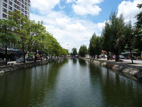 Wassergraben der das Zentrum von Chiang Mai umgibt