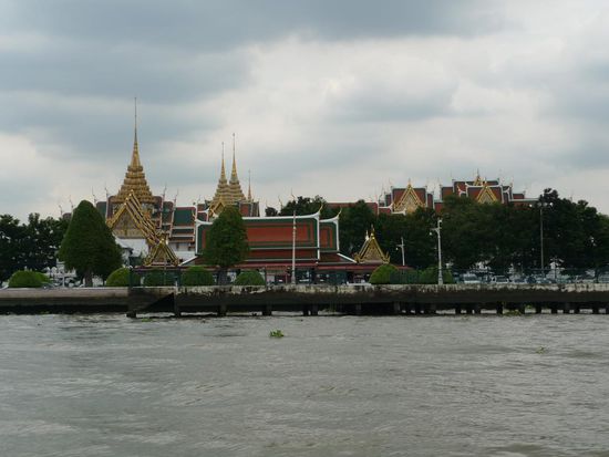 Königspalast vom Fluss aus