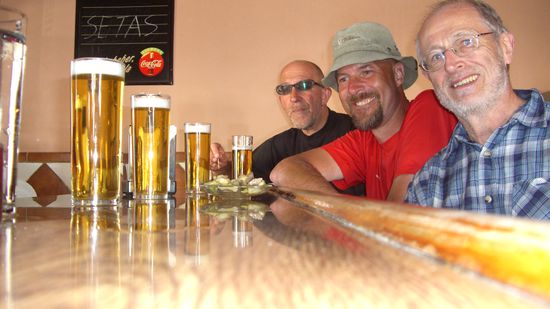 Der Mann in schwarz,Gerrit 58 aus Holland, Luc in rot, 44 aus Belgien, und Willhelm Tell aus Deutschland...und wo bin ich??