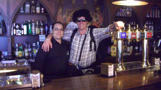 HIER...da wo n Barkeeper hingehoert...dicker kuss an SALUTE,ANDI, MEERLUTZ, Drea, Kai, Joerg R. ...und alle anderen Barmanagers....!!!