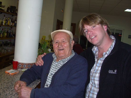 Der mann hat ma 3 Jahre in Frankfurt bei Continental Reifen gearbeitet, und das einzige Deutsche Wort, dasser kann ist BIER...na dann ne Runde auf mich...